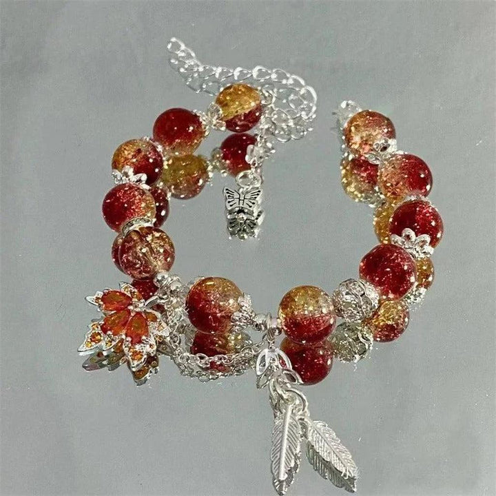 Armband mit Herbstblatt in Weissgold und Schmetterling