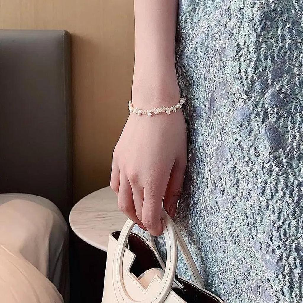 Armband mit Perlen