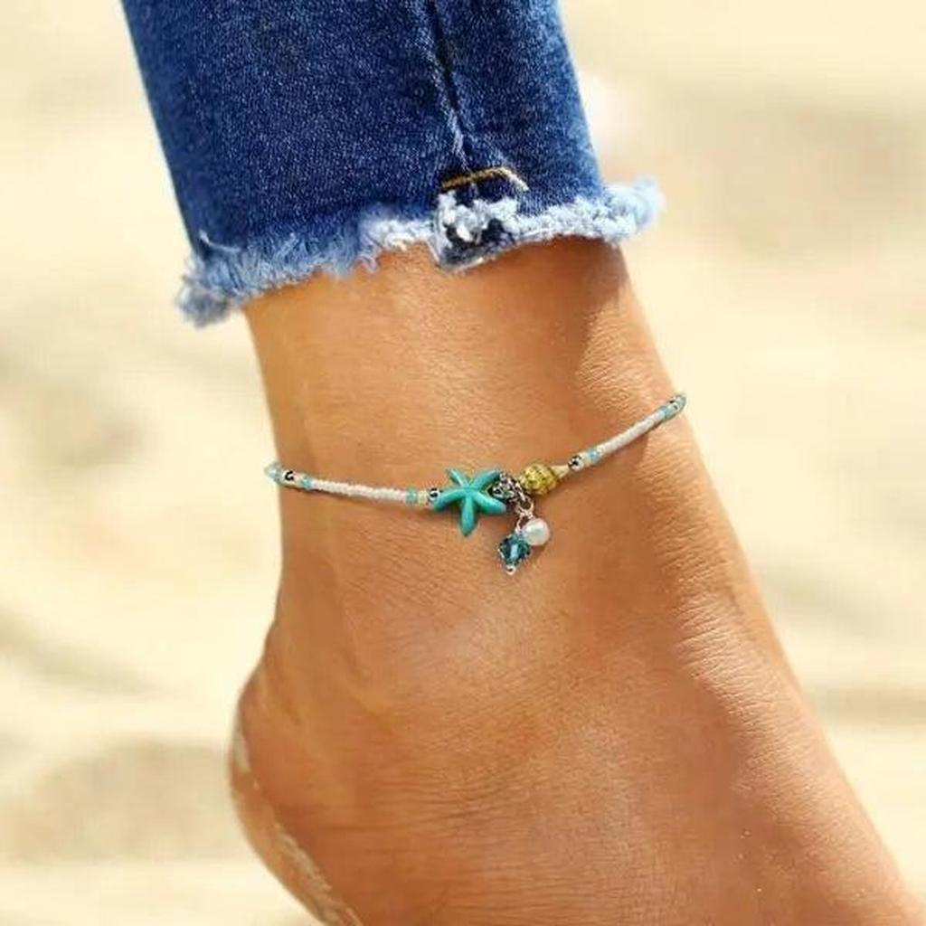 Armband mit Sternen und Muscheln und natürlichen Steinen