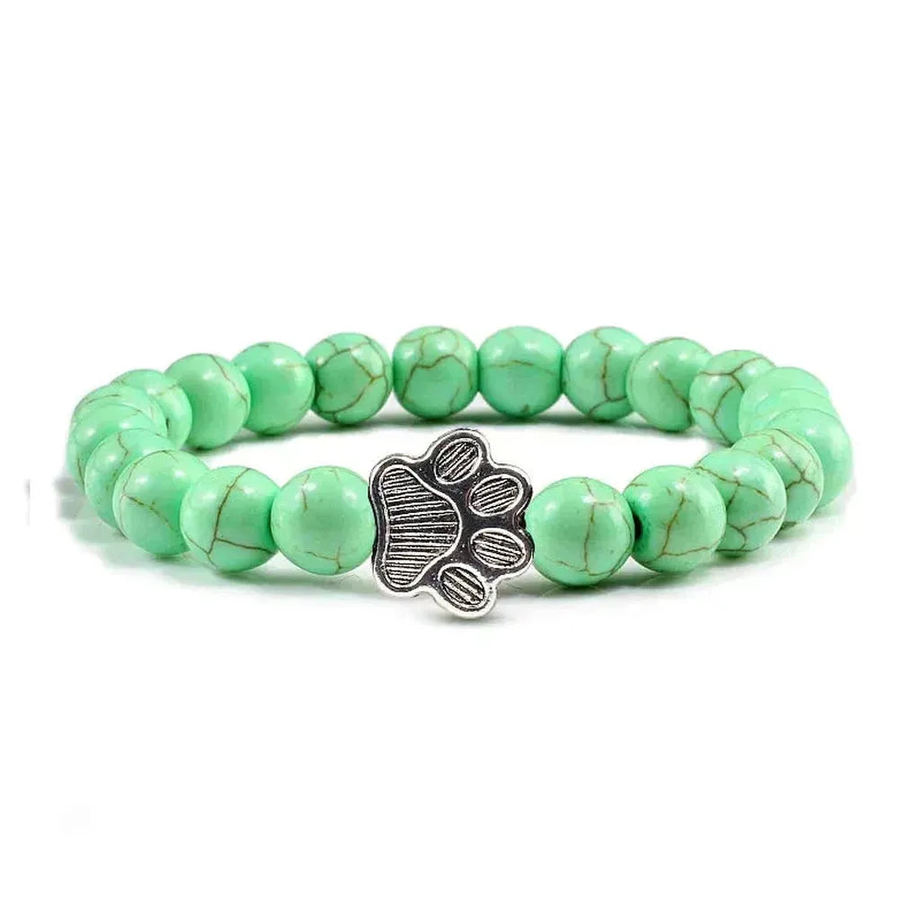 Armband mit pfotenförmigen Perlen aus Naturstein
