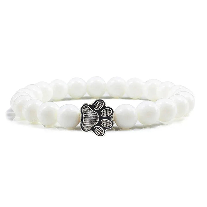 Armband mit pfotenförmigen Perlen aus Naturstein