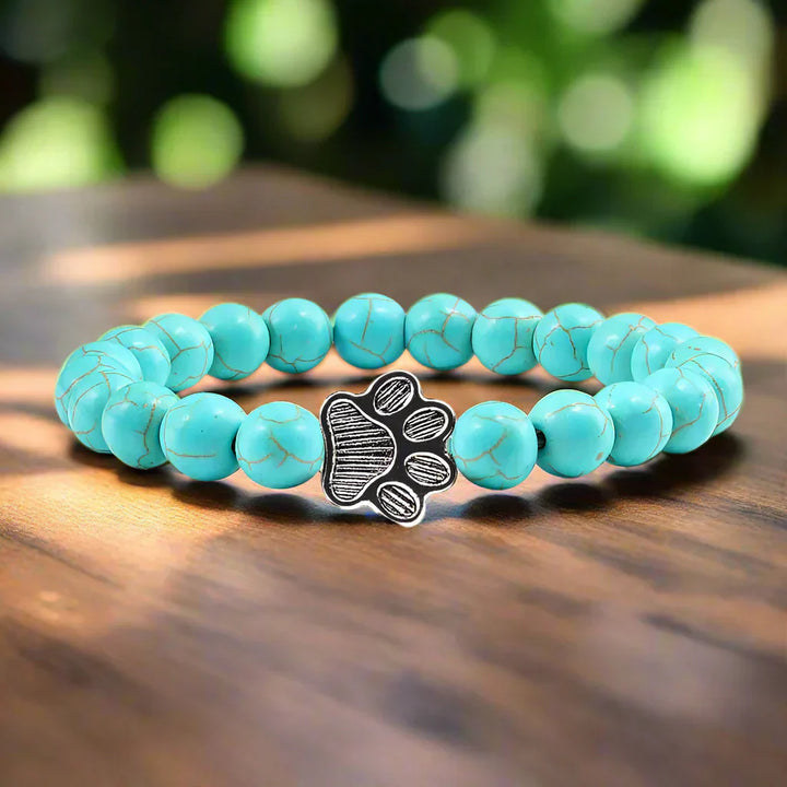 Armband mit pfotenförmigen Perlen aus Naturstein