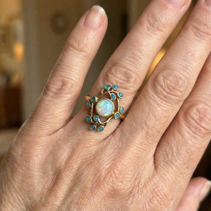 Blauer Retro-Ring mit Kristallen und Opal