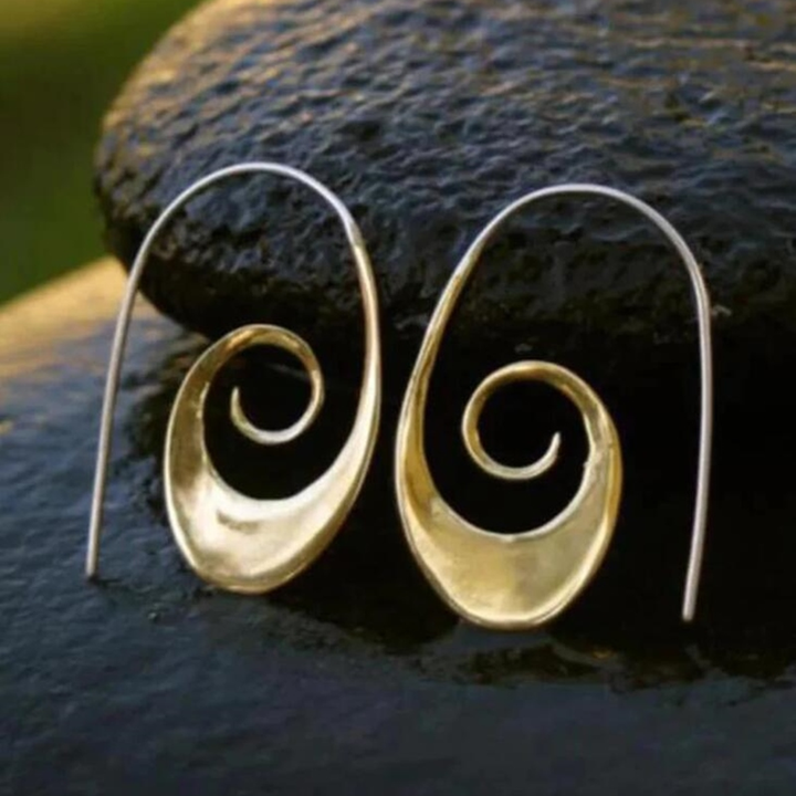 Boho-Ohrringe mit Spirale in Gold und Weissgold