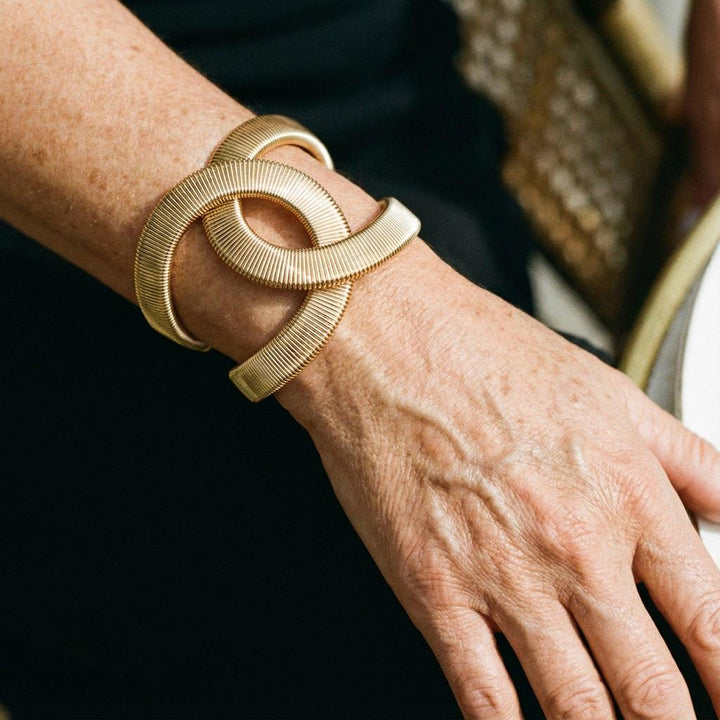Elegantes doppelt goldenes Armband