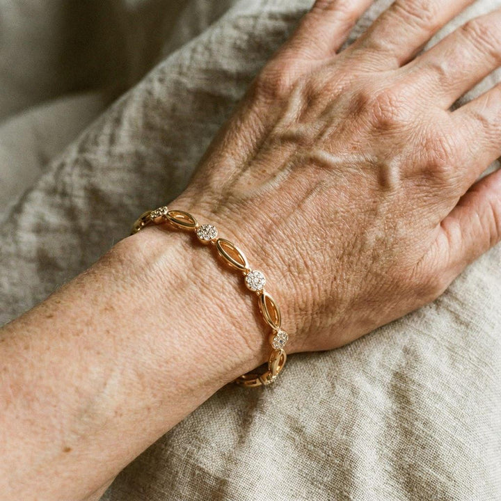 Elegantes vergoldetes Armband