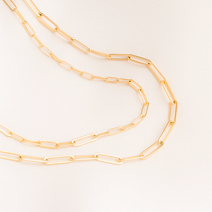 Goldene Halskette mit klassischer Kette