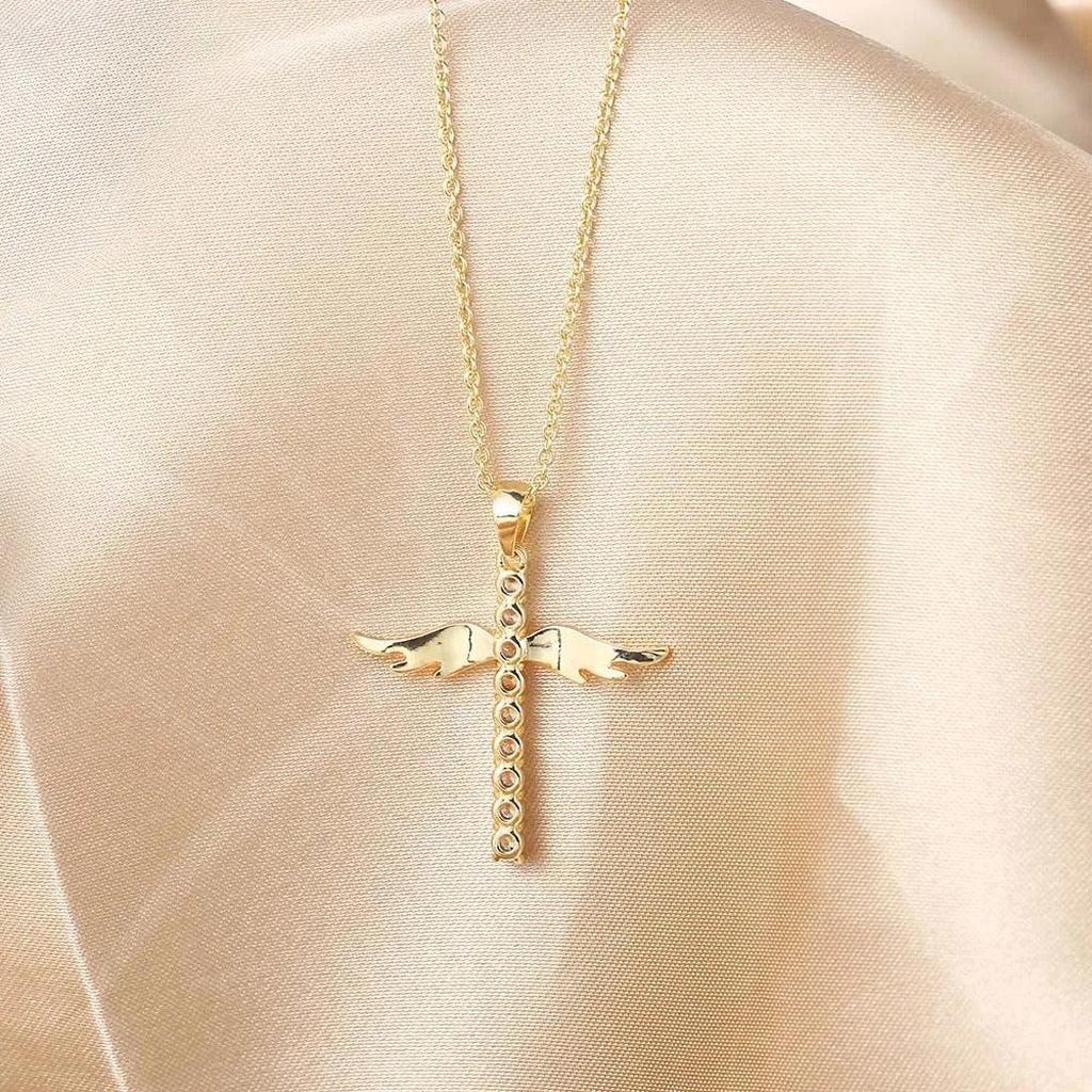 Halskette mit Kreuz und goldenen Engelflügeln