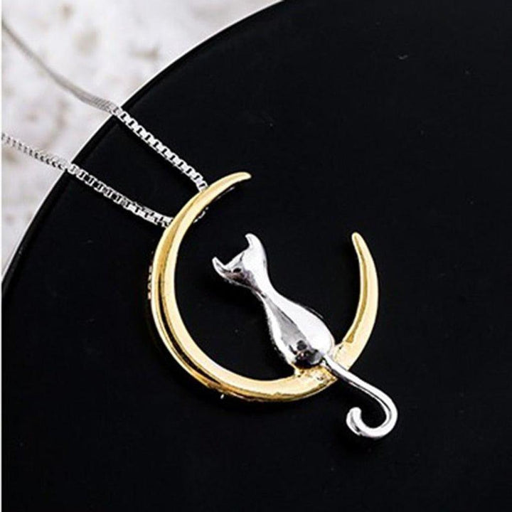 Halskette mit hängendem Mond und Katze