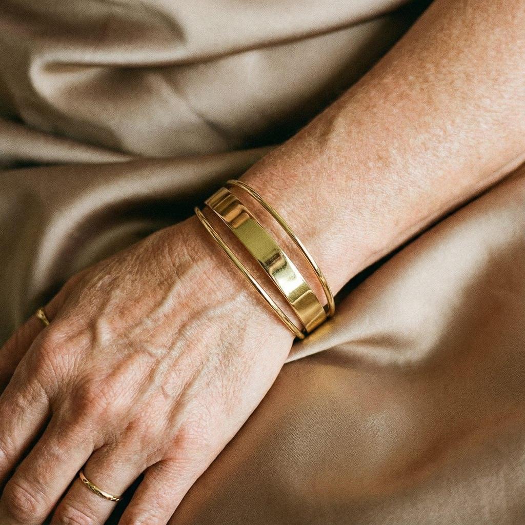 Klassisches goldenes Armband