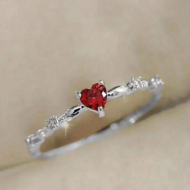 Ring mit rotem Herzstein