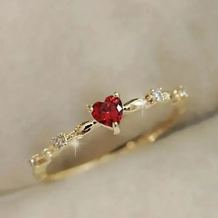 Ring mit rotem Herzstein
