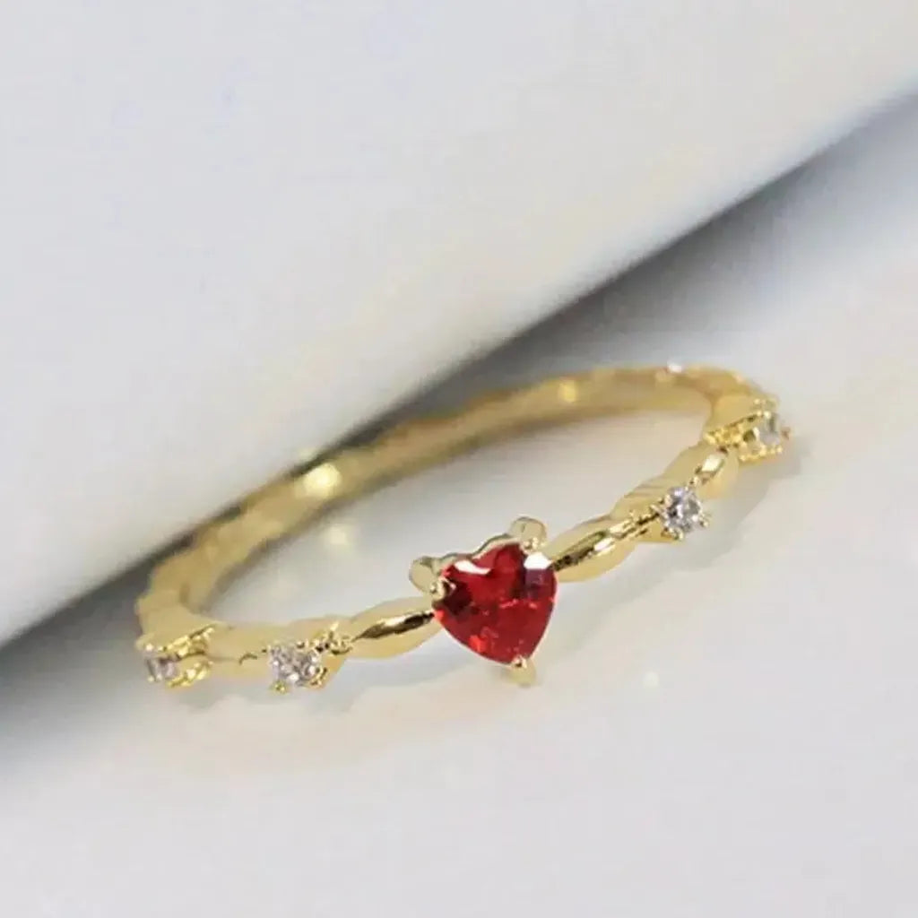 Ring mit rotem Herzstein