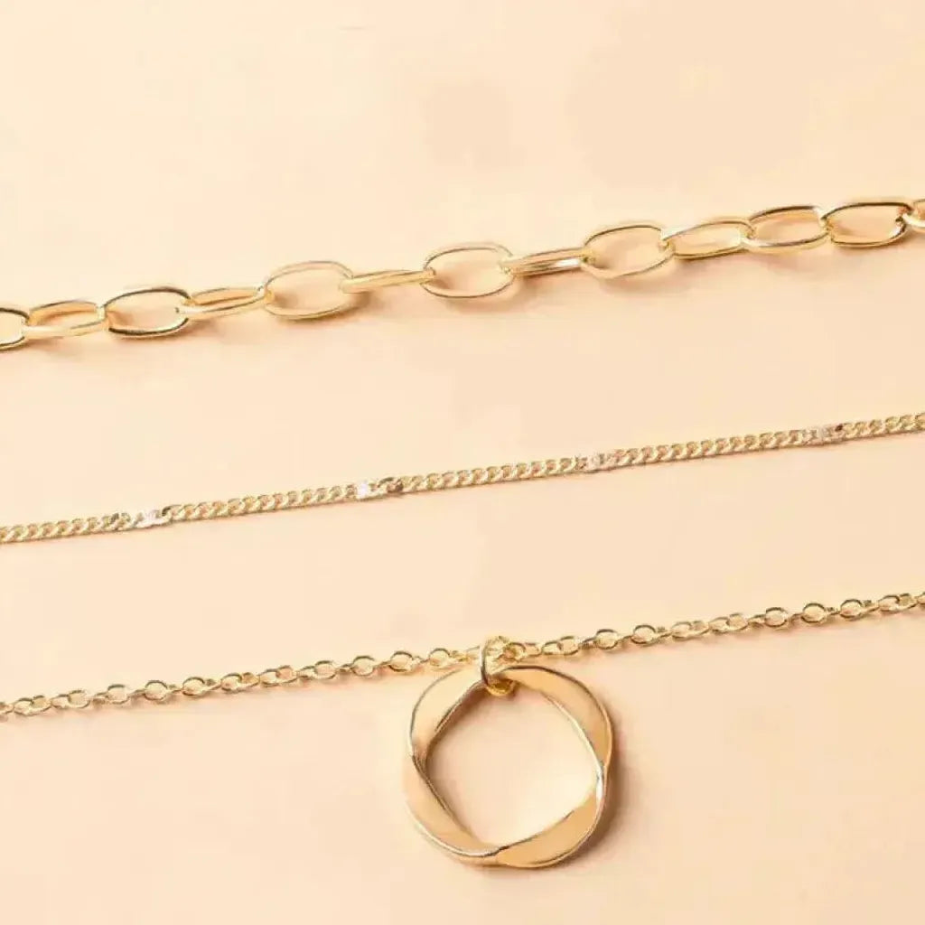 Mehrlagige Retro-Kette mit goldenem Anhänger