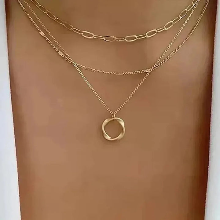 Mehrlagige Retro-Kette mit goldenem Anhänger