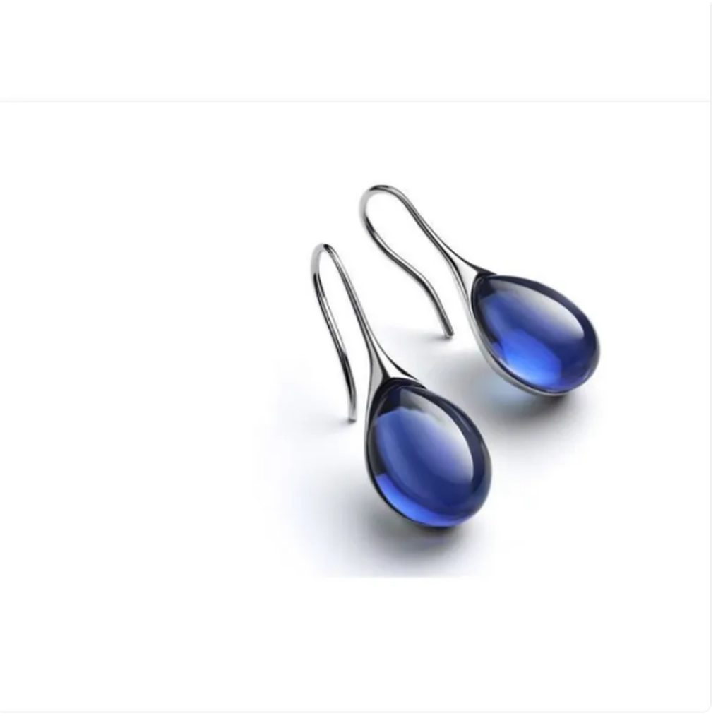 Ohrringe mit eingebettetem Opal
