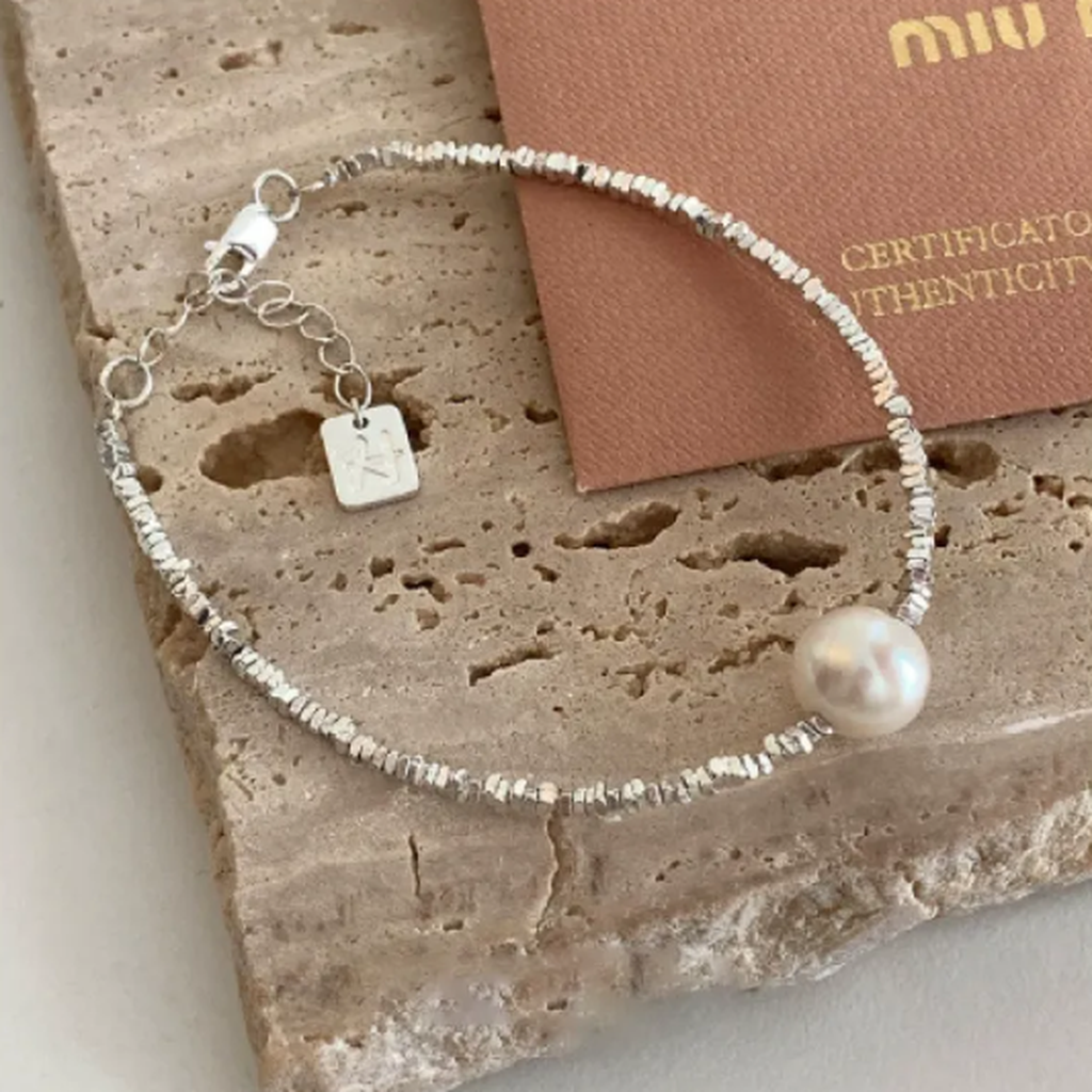 Quadratisches Weissgold-Armband „Liebe“