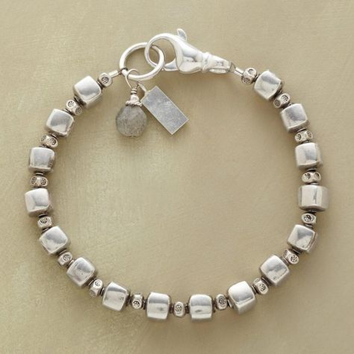 Retro-Armband mit Würfelperlen in Weissgold