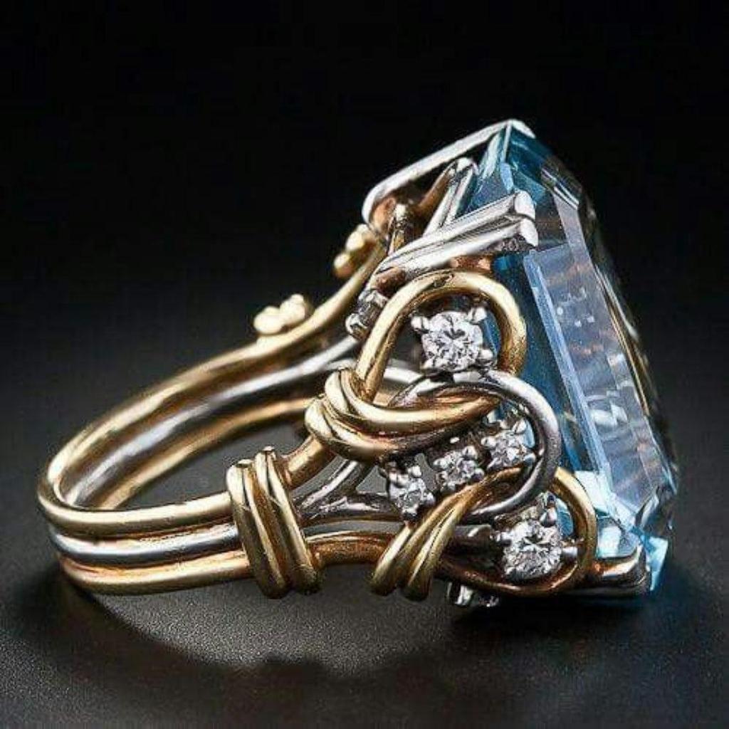 Retro-Goldring mit mehrreihigen blauen Brillanten