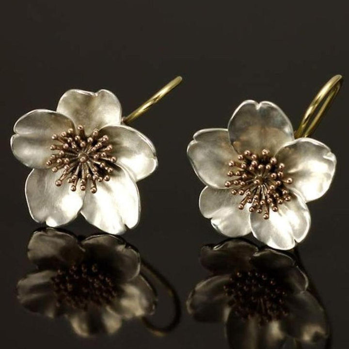 Retro-Ohrringe in Weissgold und Gold mit Blumen