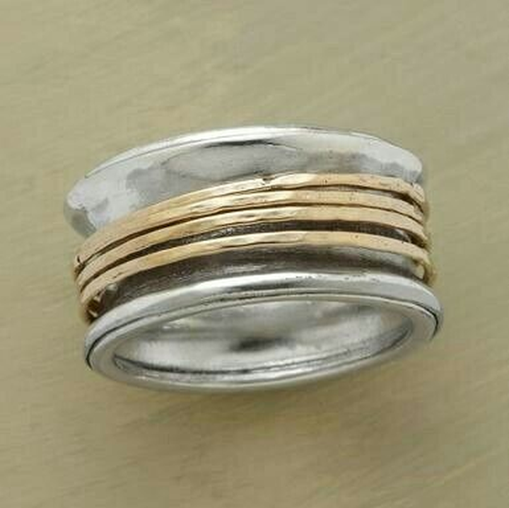 Retro-Ring „Goldener Faden“ in Weissgold