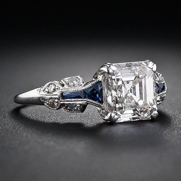 Retro-Ring in Blau und Weissgold