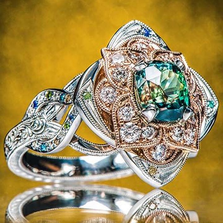 Retro-Weissgoldring mit strahlender Blume