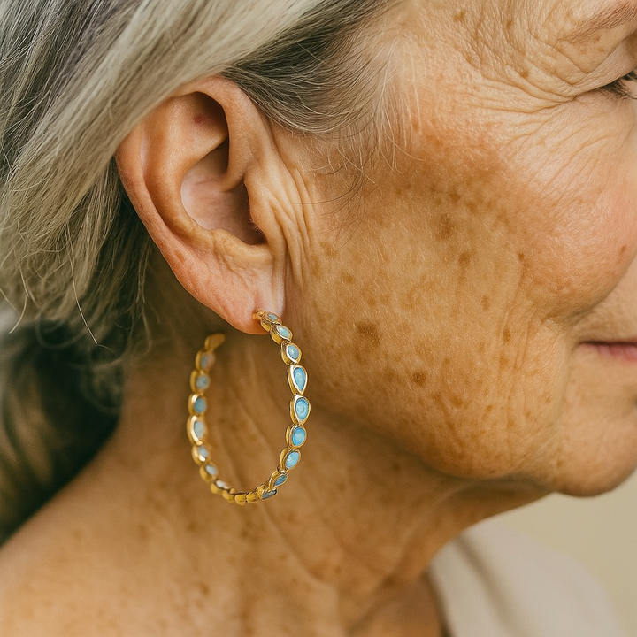 Retro goldene Ohrringe mit blauem Opal