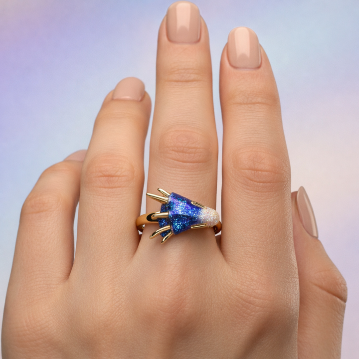 Verstellbarer Drachenring aus Weissgold und handgefertigtem Emaille