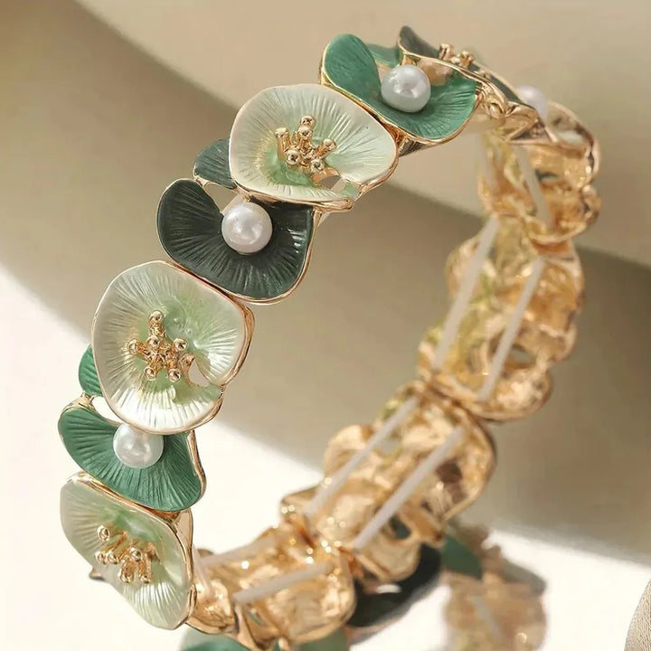 Vintage-Armband mit grünen Blumen und Gänseblümchen