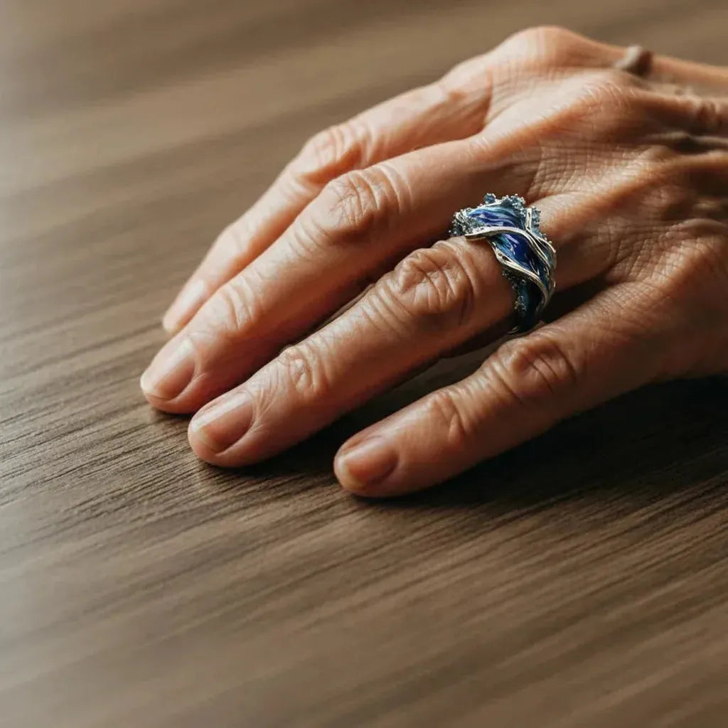 Vintage-Goldring mit Ozeanwelle
