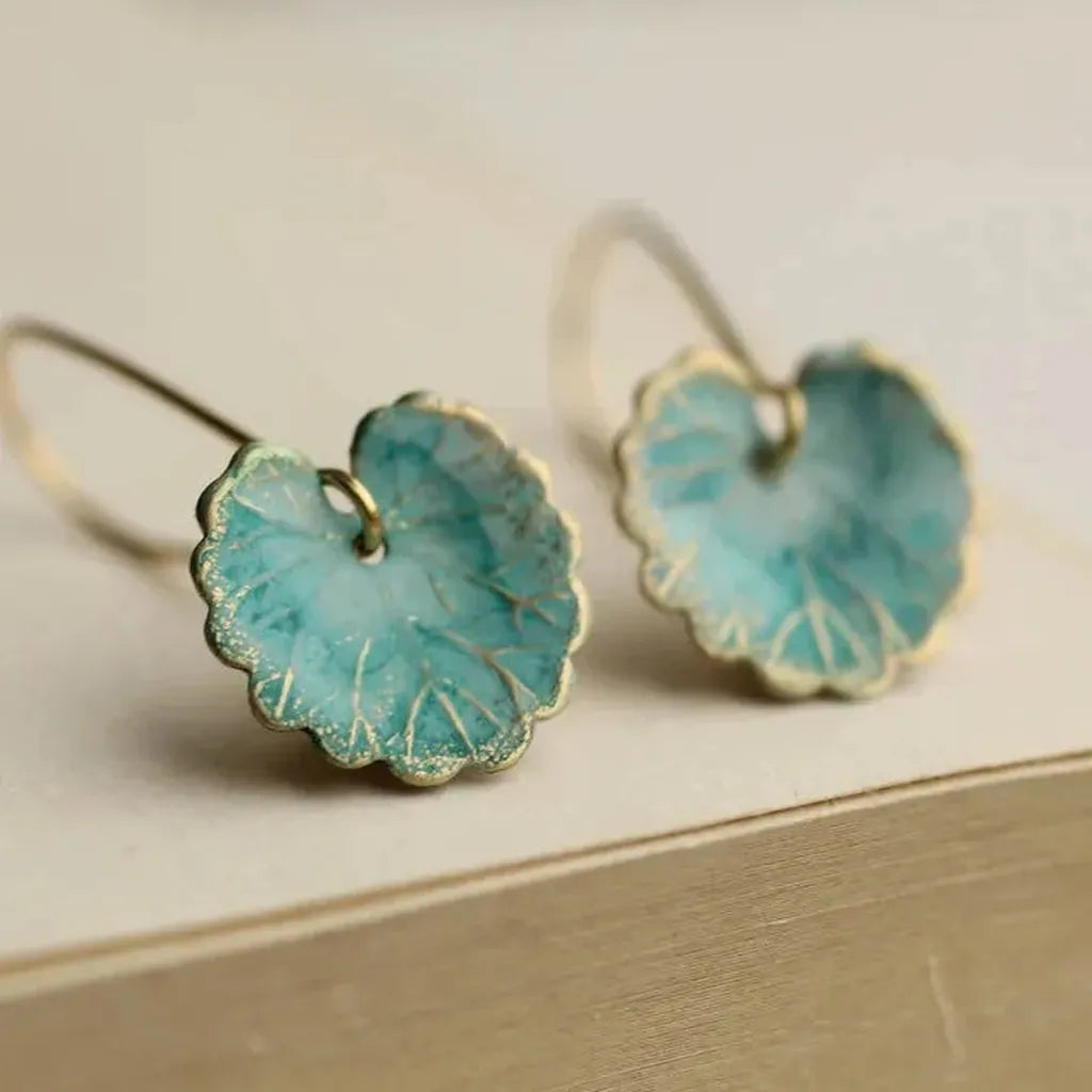 Vintage-Ohrringe in Form eines blauen Blattes