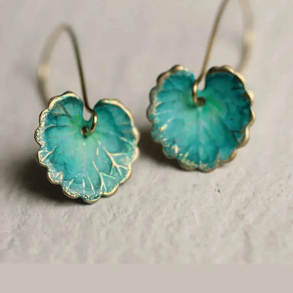 Vintage-Ohrringe in Form eines blauen Blattes