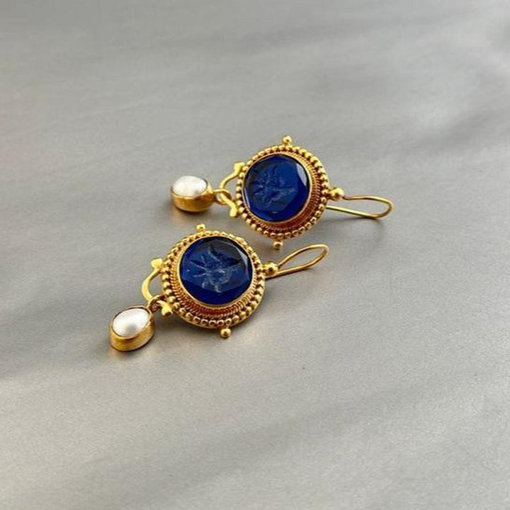 Vintage-Ohrringe in Gold mit blauen Perlen