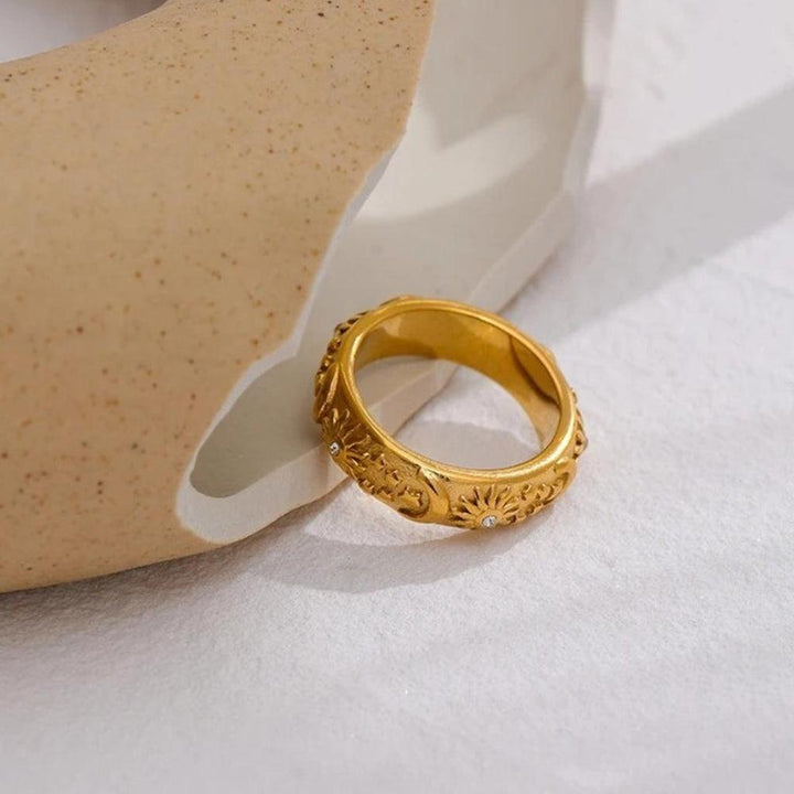 Vintage-Ring mit Sonne, Mond und Stern