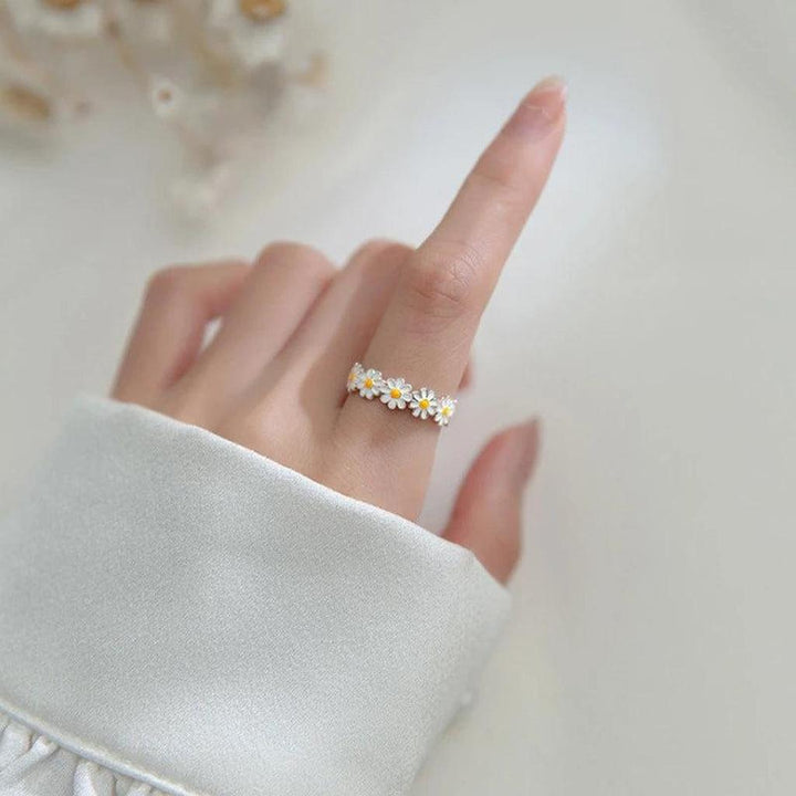 Weissgoldring in Form einer Margerite